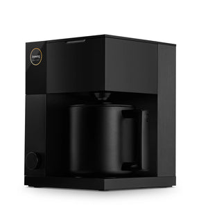 Čierny kávovar s moderným dizajnom pre presnosť, súčasť kategórie Kávovary, EspressoGear, Novinky, všetko o káve.