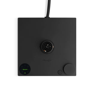 Čierna základná jednotka pre elektrickú kanvicu s ovládacím tlačidlom a digitálnym displejom, súčasť EspressoGear, všetko o káve.