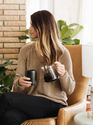 Elegantná sklenená servírovacia kanvica na presné prípravy v modernom prostredí, EspressoGear, Najnovšie novinky, všetko o káve.
