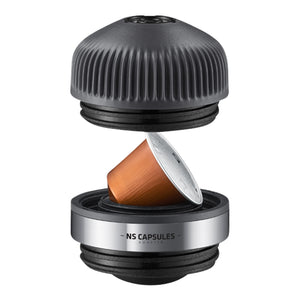 Adaptér v čiernej a oceľovej farbe pre kapsule Nespresso OriginalLine, espresso príslušenstvo od Wacaco a EspressoGear.